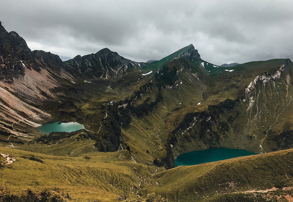 Gipfelpanorama in den Alpen bei Tannheim