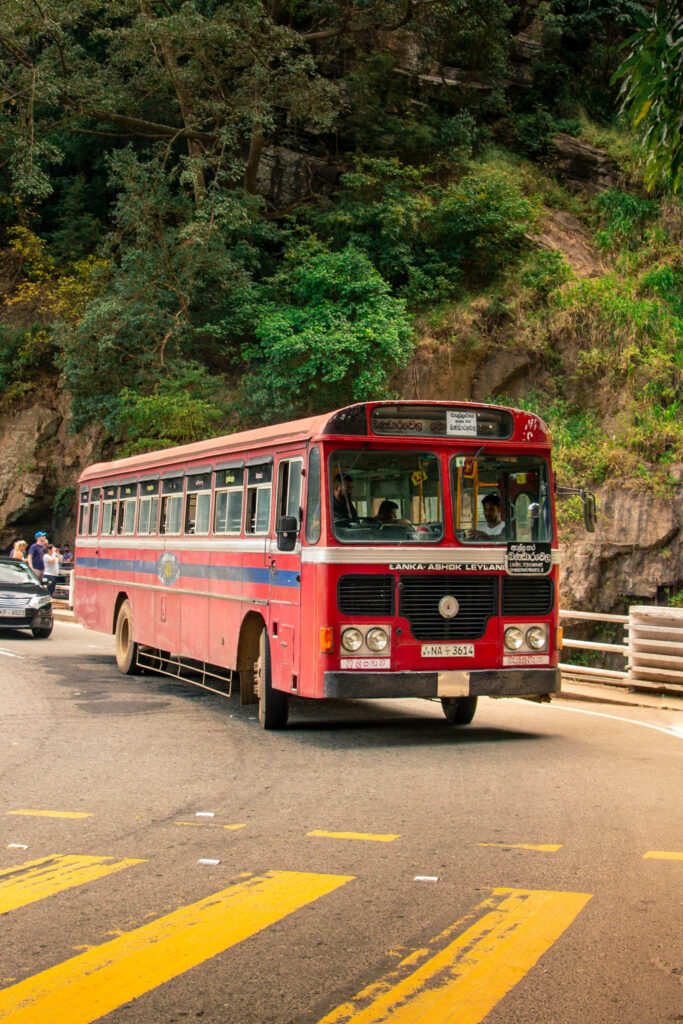 Öffentlicher Nahverkehr Bus in Sri Lanka