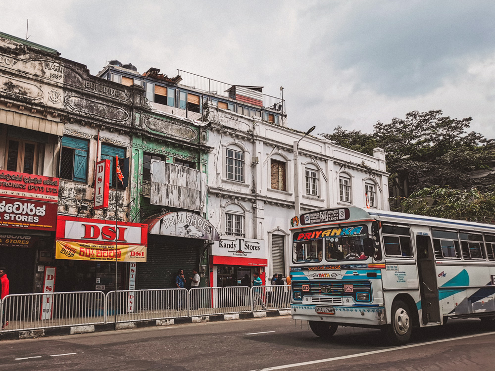 Straße in Kandy Sri Lanka